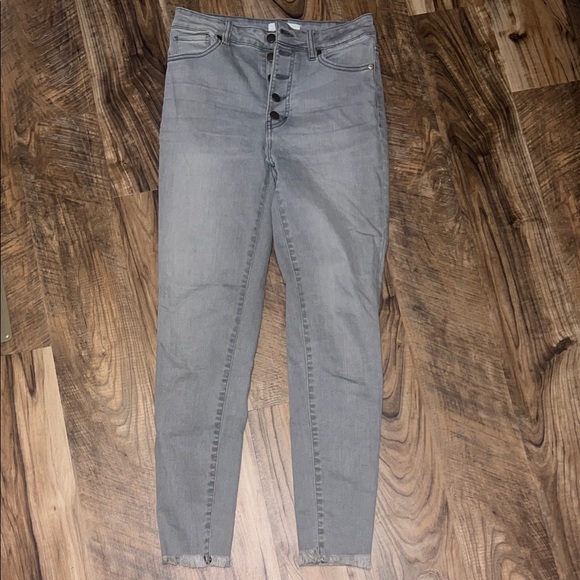 Chic High-Rise Gray Jeans - Picture 1 of 4